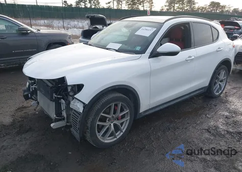 2018 Alfa Romeo Stelvio Ti из США, поврежденный, VIN ZASFAKNN9J7C02309